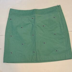 ✨Vineyard Vines Mini Skirt Size 4, EUC Green with Navy Whale Embroidery